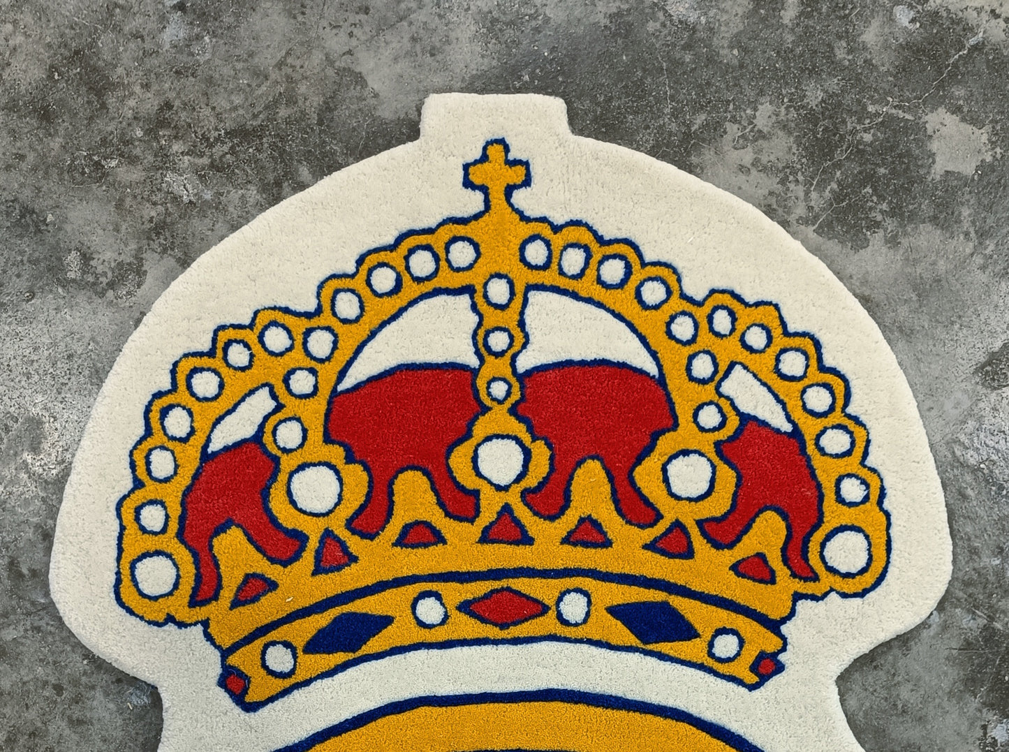 Real Madrid Legacy Crest: Handcrafted Wool Rug