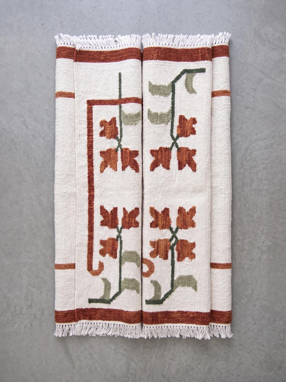Scrolling Vine Border Flatweave Wool Rug